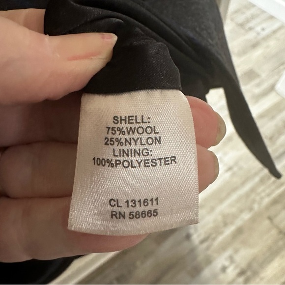 Classiques Entier Black Trench Coat with Three-Quarter Sleeves - Picture 4 of 4